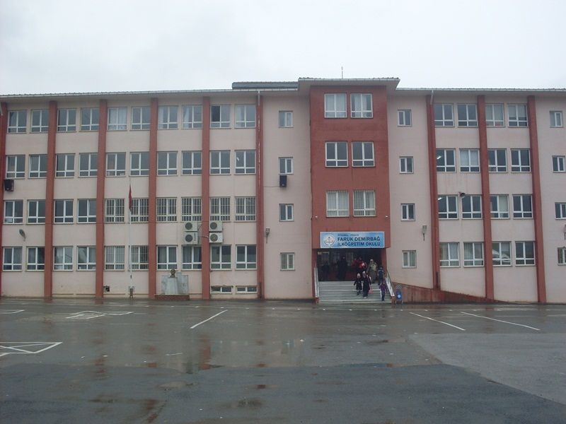 Mahir İz İlkokulu 