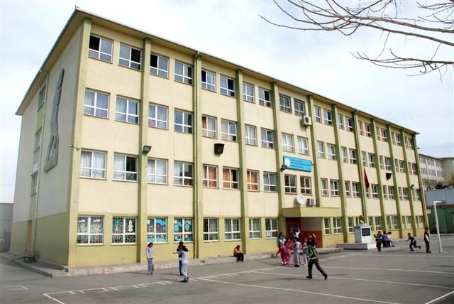 Şehit Öğretmen Hamit Sütmen Ortaokulu 