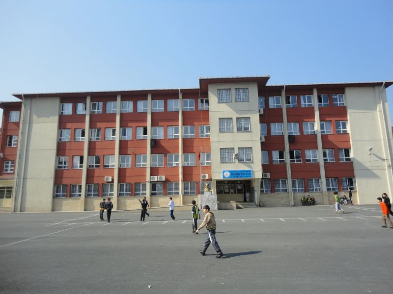 Orgeneral Eşref Bitlis Ortaokulu 