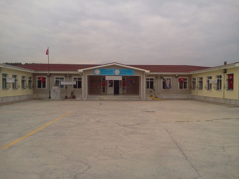 Üvezli Yıldız Aytaman Ortaokulu 