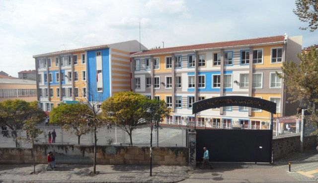 Ayhan Şahenk Ortaokulu 